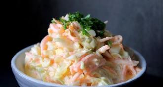 Salată „vitamina” din varză și morcovi